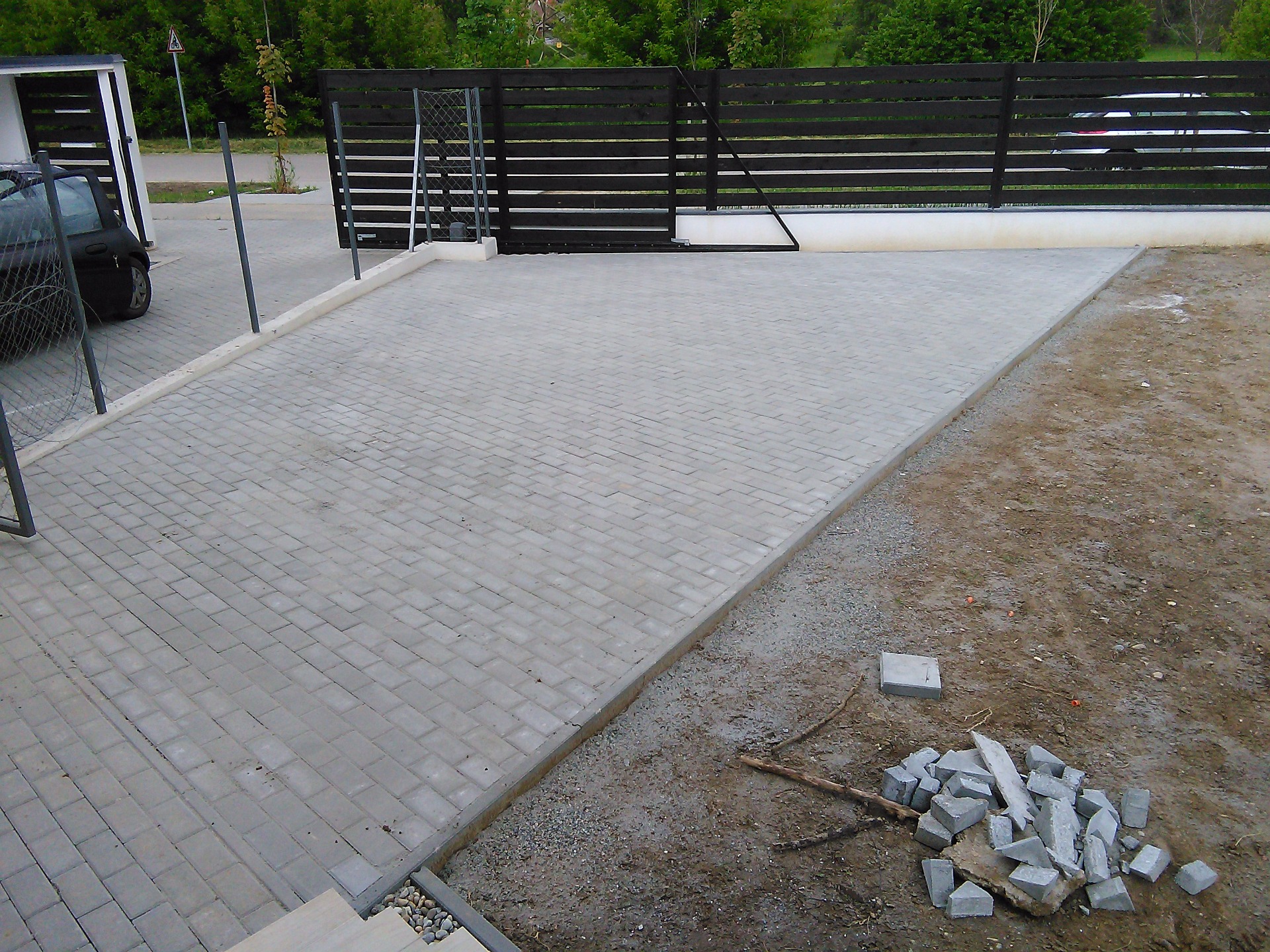 strapabíró parkoló